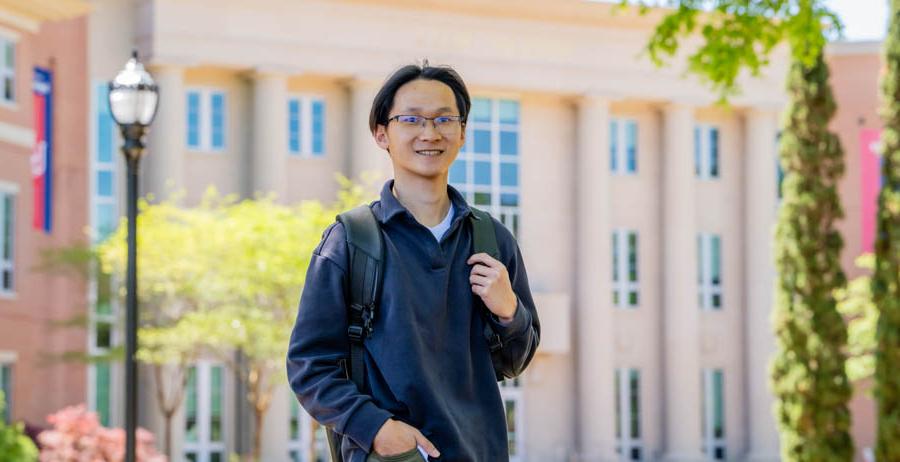 保罗阮, an engineering and music student at the University of 南 Alabama, 他本科期间在蛋白质生物物理学方面的研究获得了2024年戈德华特奖学金.
